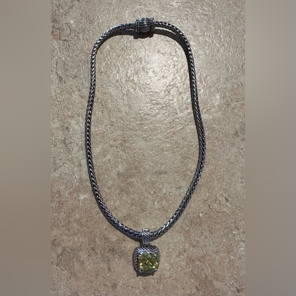 Premier Design Vintage Peridot Pendant Necklace with Magnetic Closure 💚